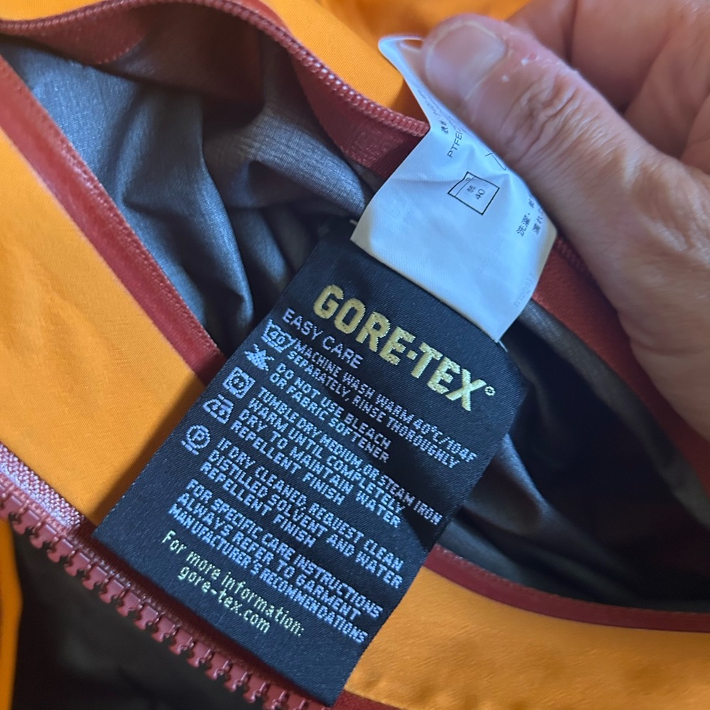 Arc’teryx Men’s Alpha SV Jacket, size XL - Picture 6 of 7